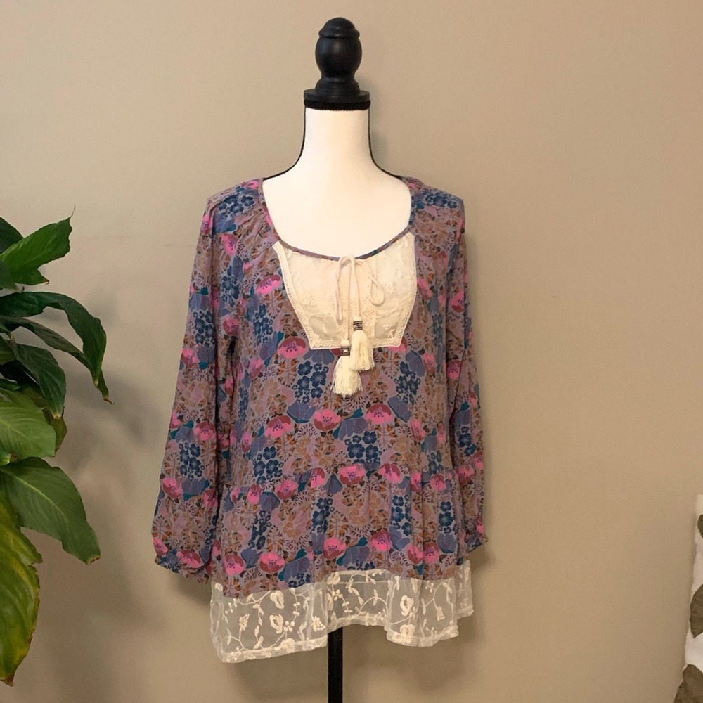 D O N A T E D 
Matilda Jane Floral Boho Blouse with Lace Trim sz sm euc B64